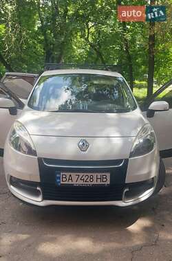 Минивэн Renault Scenic 2012 в 