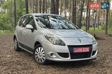 Минивэн Renault Scenic 2010 в 