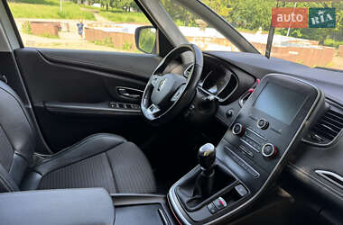 Минивэн Renault Scenic 2016 в 
