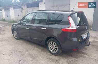 Минивэн Renault Scenic 2011 в 