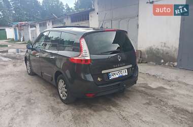 Минивэн Renault Scenic 2011 в 