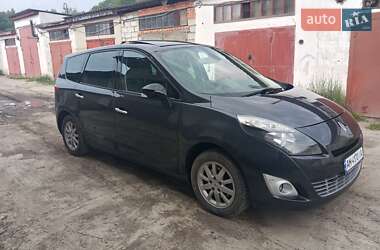 Минивэн Renault Scenic 2011 в 