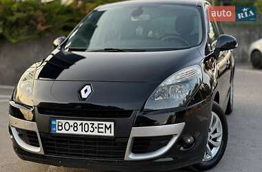 Минивэн Renault Scenic 2011 в 