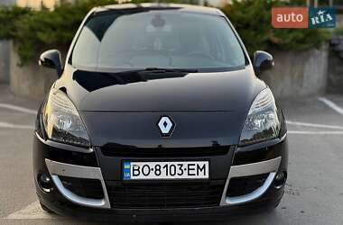 Минивэн Renault Scenic 2011 в 