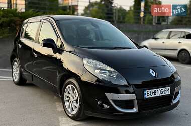 Минивэн Renault Scenic 2011 в 