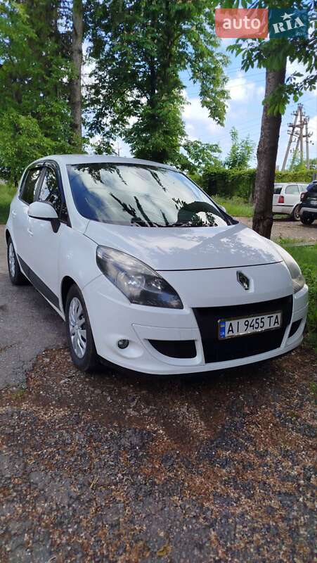 Минивэн Renault Scenic 2010 в 
