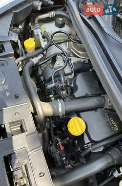 Минивэн Renault Scenic 2013 в 