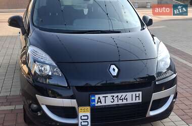 Минивэн Renault Scenic 2011 в 