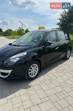 Минивэн Renault Scenic 2011 в 