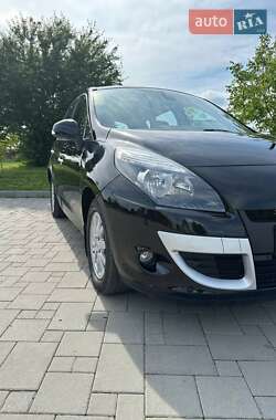 Минивэн Renault Scenic 2011 в 