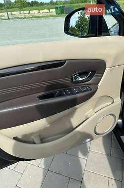 Минивэн Renault Scenic 2011 в 