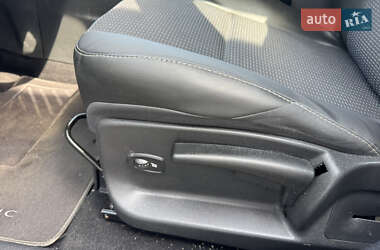 Минивэн Renault Scenic 2012 в 