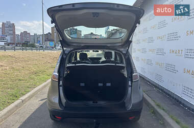 Минивэн Renault Scenic 2012 в 