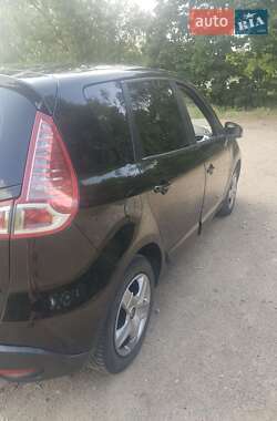 Минивэн Renault Scenic 2011 в 