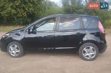 Минивэн Renault Scenic 2011 в 