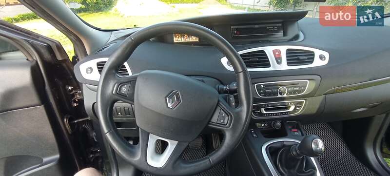 Минивэн Renault Scenic 2010 в Вараше