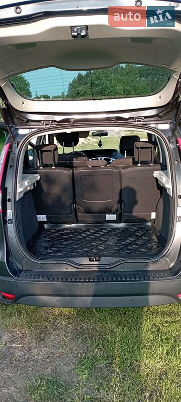 Минивэн Renault Scenic 2010 в Вараше