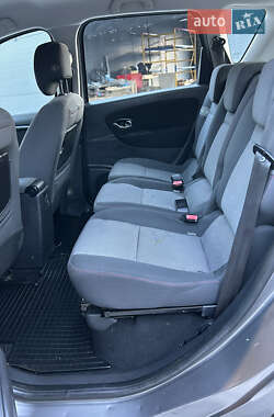 Минивэн Renault Scenic 2013 в 