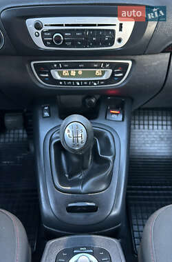 Минивэн Renault Scenic 2013 в 