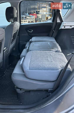 Минивэн Renault Scenic 2013 в 