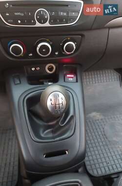Минивэн Renault Scenic 2010 в 