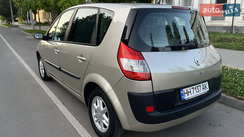 Минивэн Renault Scenic 2006 в Ананьеве