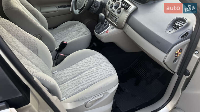 Минивэн Renault Scenic 2006 в Ананьеве
