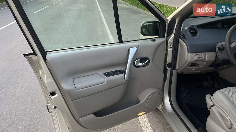 Минивэн Renault Scenic 2006 в Ананьеве