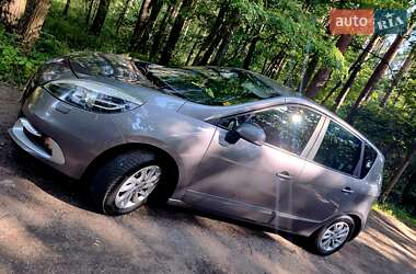 Минивэн Renault Scenic 2013 в 