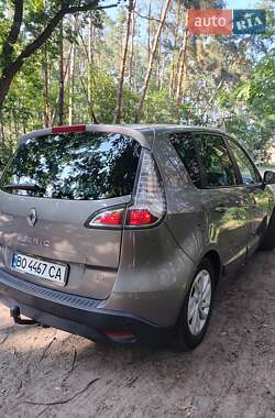 Минивэн Renault Scenic 2013 в 
