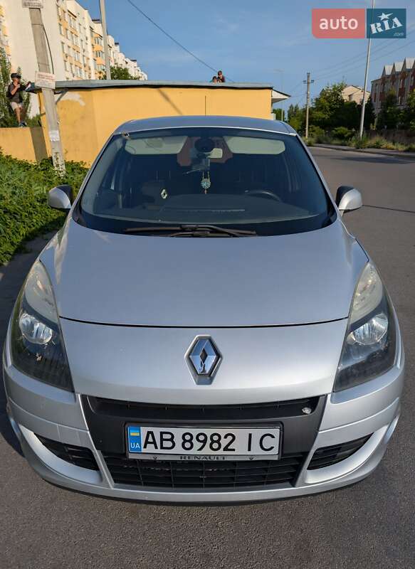 Минивэн Renault Scenic 2010 в 
