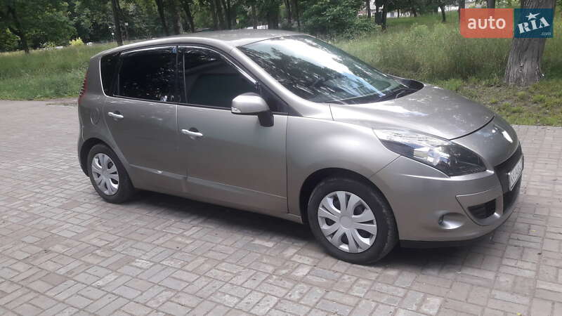 Мінівен Renault Scenic 2009 в Глухові