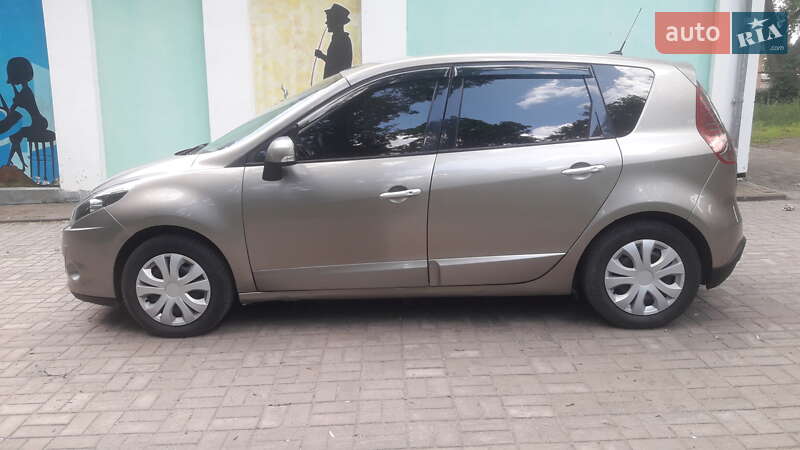 Мінівен Renault Scenic 2009 в Глухові