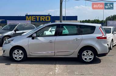 Минивэн Renault Scenic 2012 в 
