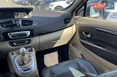 Минивэн Renault Scenic 2012 в 