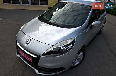 Минивэн Renault Scenic 2013 в 