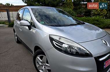 Минивэн Renault Scenic 2013 в 