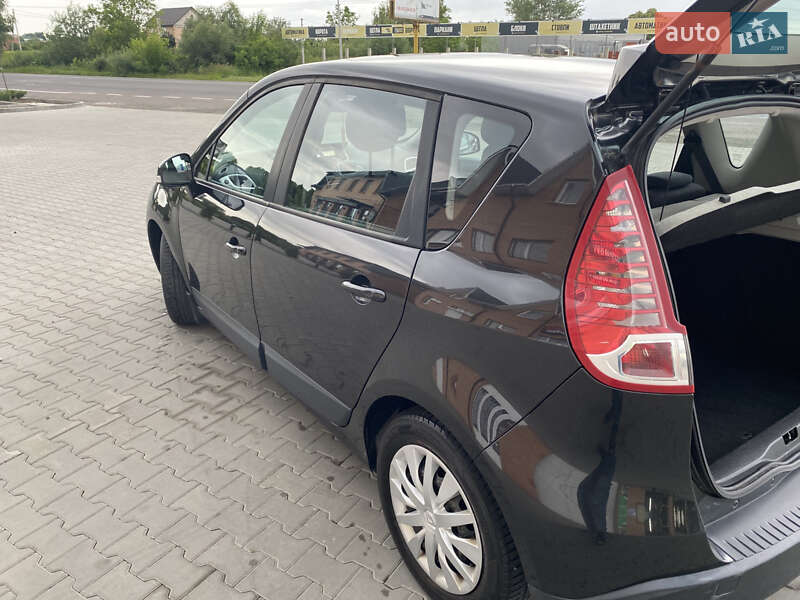 Минивэн Renault Scenic 2010 в Луцке
