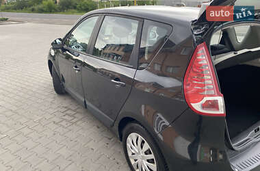 Минивэн Renault Scenic 2010 в 