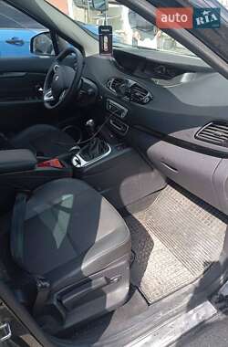 Минивэн Renault Scenic 2012 в 