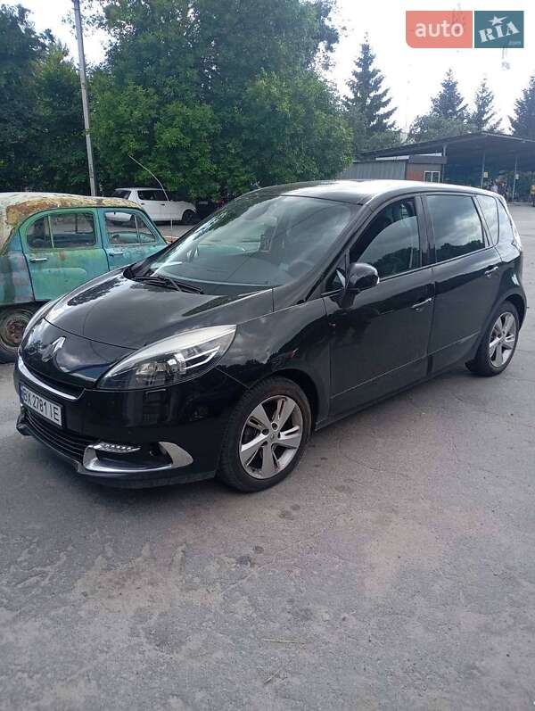 Минивэн Renault Scenic 2012 в 