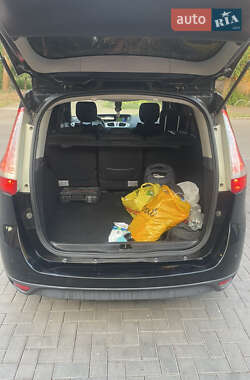 Минивэн Renault Scenic 2010 в 