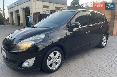 Минивэн Renault Scenic 2010 в 
