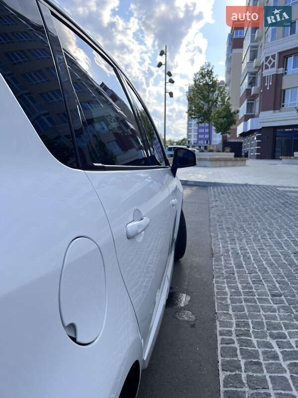 Мінівен Renault Scenic 2013 в Умані