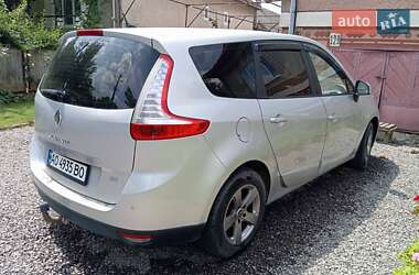 Минивэн Renault Scenic 2013 в 