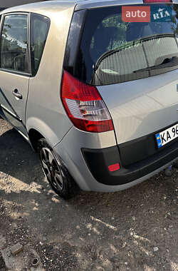 Минивэн Renault Scenic 2004 в 