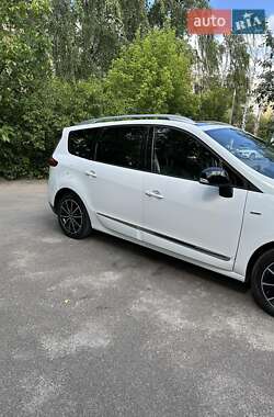 Минивэн Renault Scenic 2013 в 