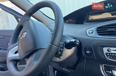 Минивэн Renault Scenic 2009 в 
