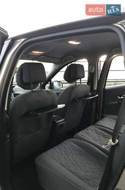 Минивэн Renault Scenic 2012 в 