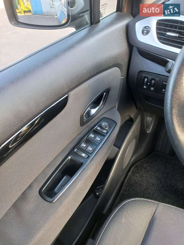 Минивэн Renault Scenic 2012 в Радивилове